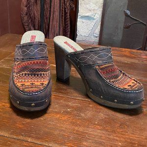 HOT KISS Clogs Size 9.5/10 Vintage Sweater Trim Cozy Platform Clogs Clunky Heel